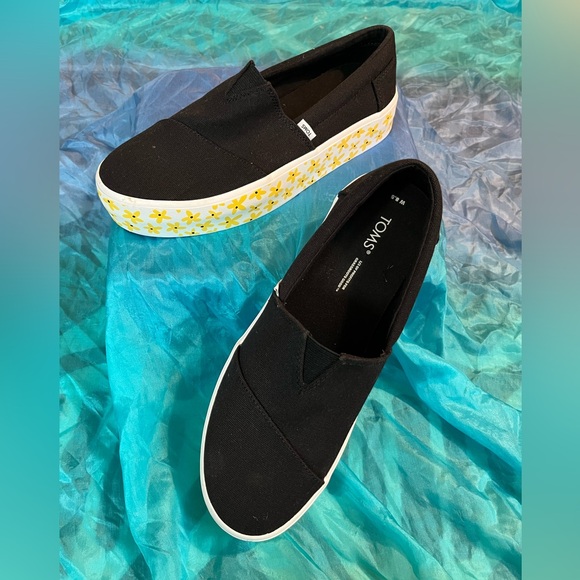 Toms Fenix Platform black with yellow floral platform 8.5 NWT - Picture 11 of 11
